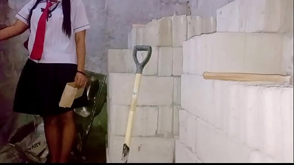 Pinay college Muse gives a precious blowjob to a construction boy