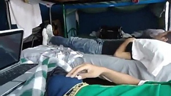 Batendo Punheta Com Amigo do Lado