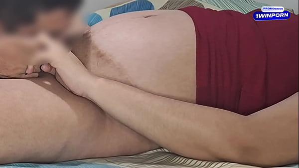 Dona de casa casada goza sendo chupada pelo corno e quase &eacute; flagrada pelo filho (veja a parte 2)