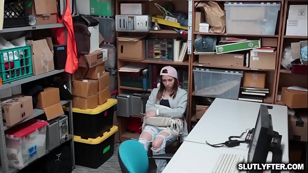 Cute hottie Hayden Hennessy spread her pussie to fuck