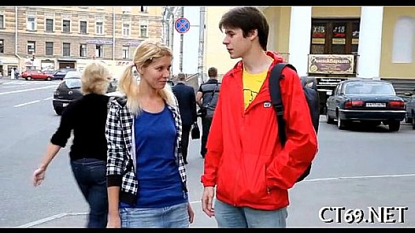 Juicy slut jumps on hard strapon