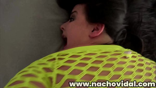 La super voluptuosa espa&ntilde;ola de grandes tetas y culo  es hoy el reto de Nacho Vidal. Podra  Nacho con tanta carne?