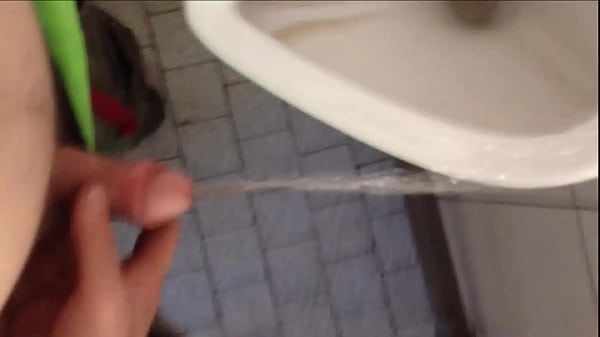 Tous les gar&ccedil;ons aiment faire pipi  