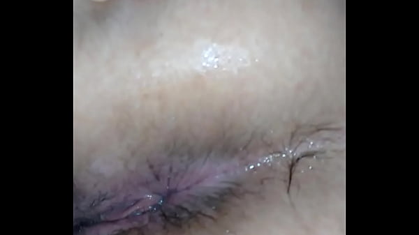 Gozando pelo cuzinho enquanto meu marido me fode gostoso