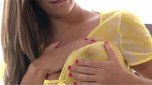 Taylor Vixen Out By The Pool