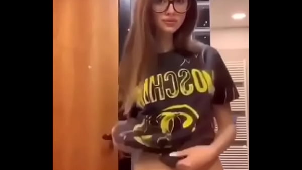 Sexy brunete Martina