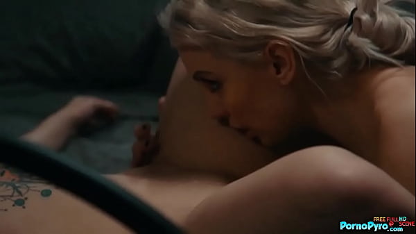 Anna Claire Clouds Licks Milfs Pussy In Bed