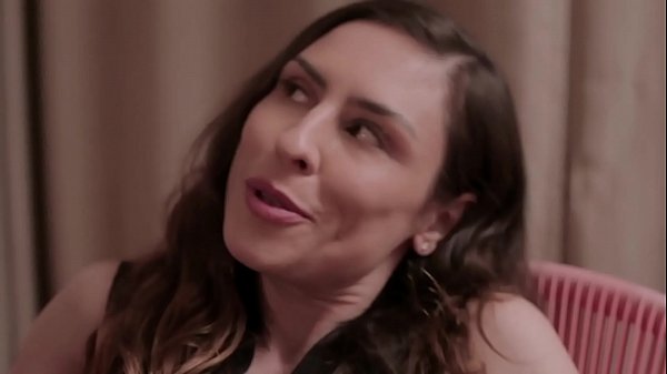 EMME WHITE FAZ BOQUETE EM DUAS ROLAS  