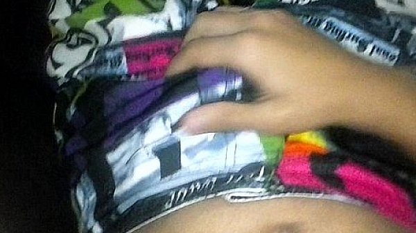 Eu punhetando e gozando II 