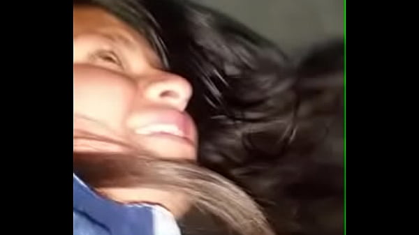 Abriendo su lindo culo por la cola