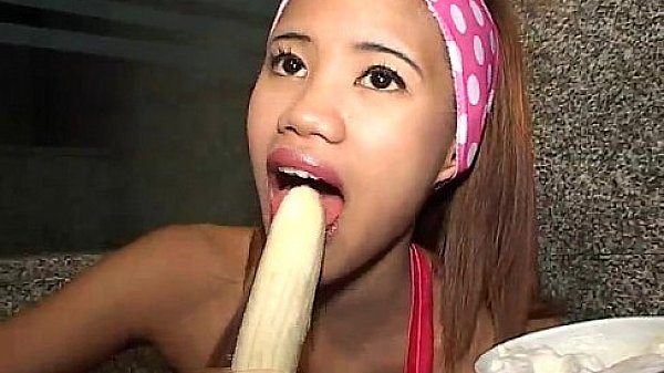 me thai girl tia 18 like banana sucking