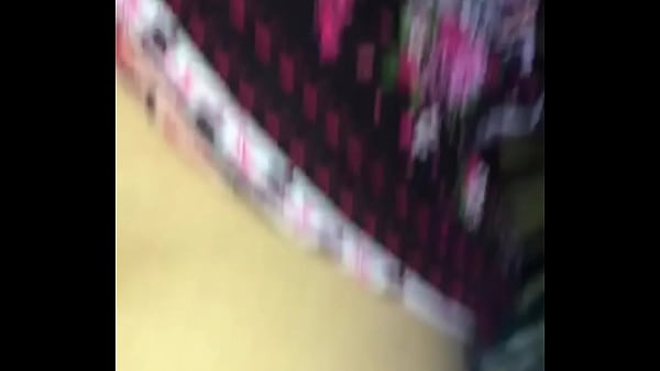 Con la vecina cuando su marido esta trabajando