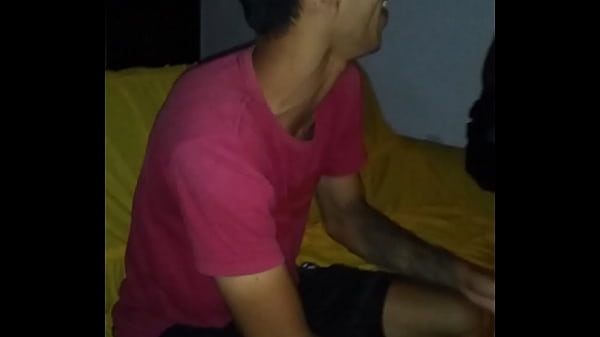 Masturb&aacute;ndome en casa