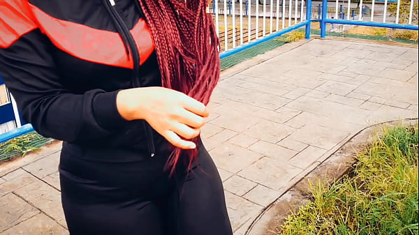 MILF de Gran Culo es Follada por Un Desconocido Por Dinero - Sexo Por Dinero