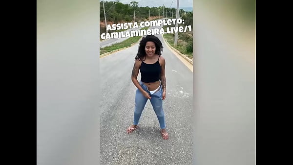 Mostrei a bucetinha na rua pra quem tava passando  