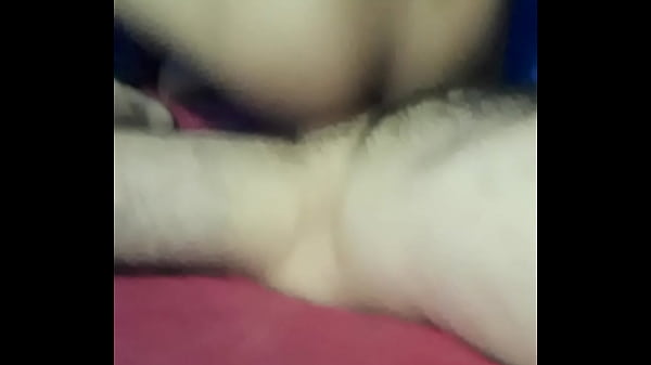 Chaparro belludo y con verga de 18