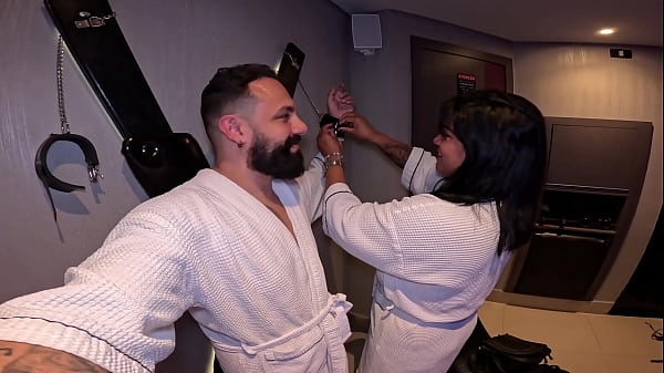 Aventuras do Casal Mattos - Estava metendo sem camisinha parou a grava&ccedil;&atilde;o pra colocar a camisinha pra nao gozar ido