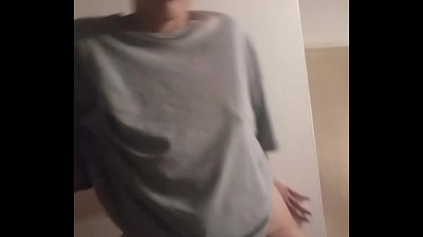 Victoria Gil dandose solita con su juguete favorito