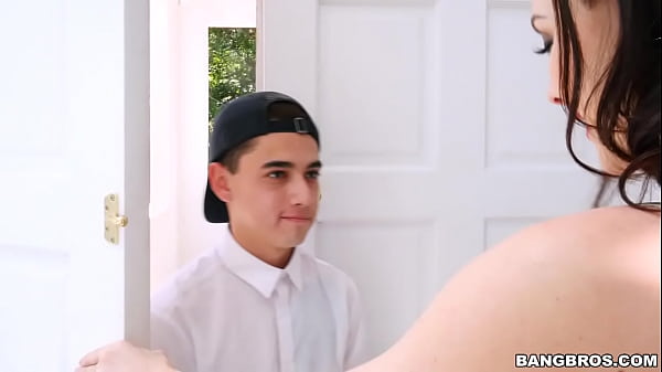 step Mom fucks daughter&rsquo;s BF