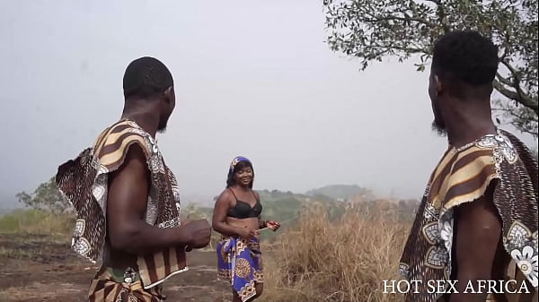 Ma belle-m&egrave;re et son gros cul veulent 2 grosse bite pour le petit-d&eacute;jeuner!