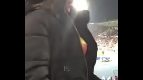 Ecuatoriana ense&ntilde;ando las tetas en partido de futbol