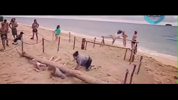 Dayane Mello - topless Isola dei famosi 2017