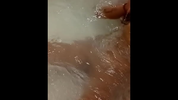 nos aventamos un palo en jacuzzi ruego por una mamadita