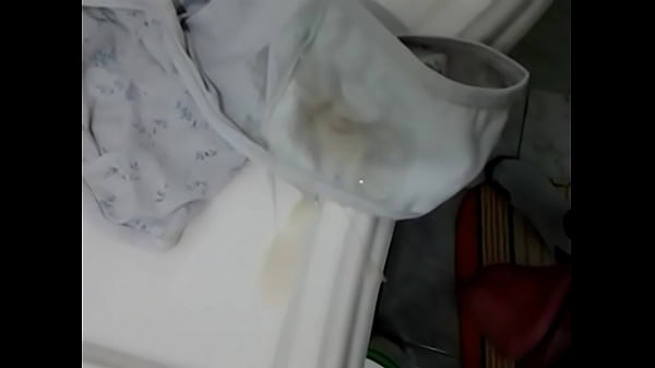 gozando na calcinha da sogra