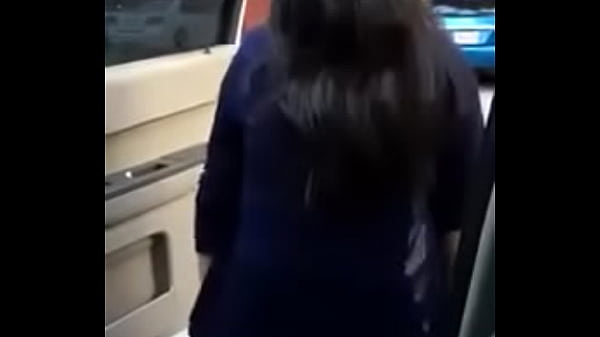 Putita Chapina Bailando en Taco Bell.MP4