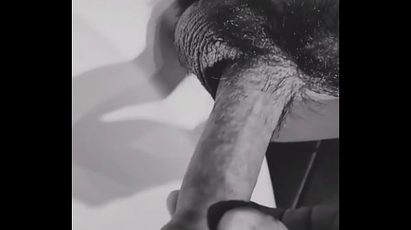 Tirando y vaceando el &uacute;ltimo semen Chileno pajero