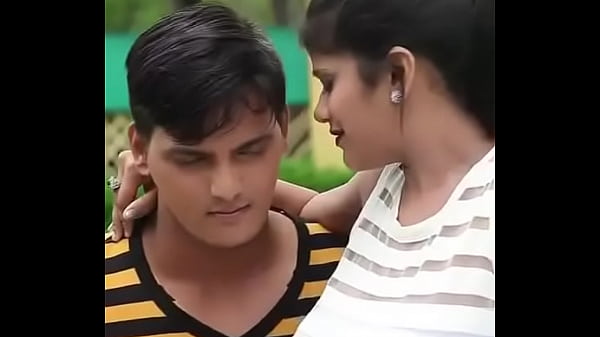 Devar ne bhabi ki chummi li