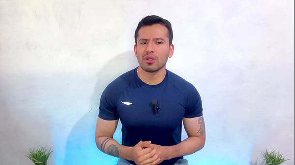 Cubano dotado mete su miembro de 25cm en la boca de un amigo 