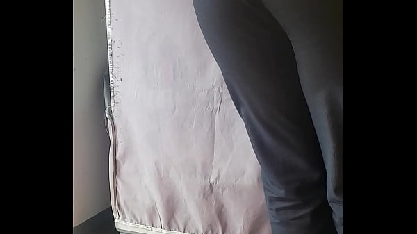 La veci cambiandose el uniforme