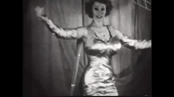 Vintage exotic costume babe walks on cam