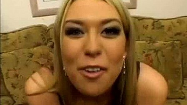 Babe Tiffany Rayne gets an anal