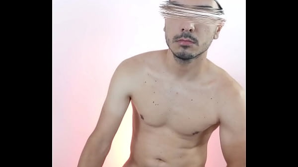 Te muestro c&oacute;mo me doy placer aqu&iacute;, solo y empalmado  