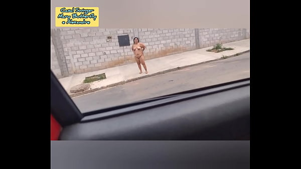Exibicionismo hard, eu esposa bem cadelinha andando toda nua pelas ruas pra me expor...  