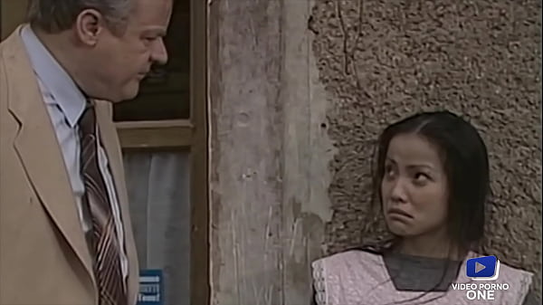 Belle asiatique est plus coquine qu'on peut croire