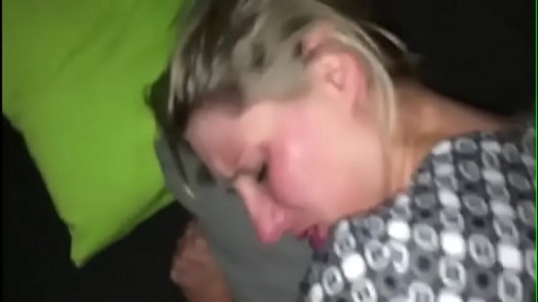 Une Mamie bien vicieuse baisée, doigtée et enculée par des petits jeunes