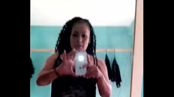 ESTOY CALIENTE, NO AGUANTO MAS, ME COJO SOLITA. QUIERES METERME TU VERGA PAPI?