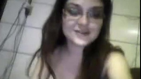 Ella juega con sus tetas y su vagina