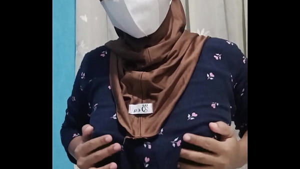 Mahasiswi hijab cantik masturbasi ketika rumah sedang sepi