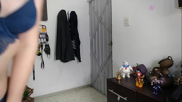 sorprend&iacute; al repartidor con una sexy propina y regres&oacute; para darme todo su semen 