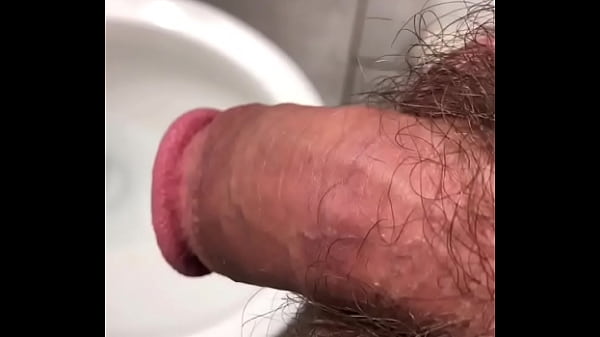 Pissing in friends bathroom OsoFroze97 on ManyVids 