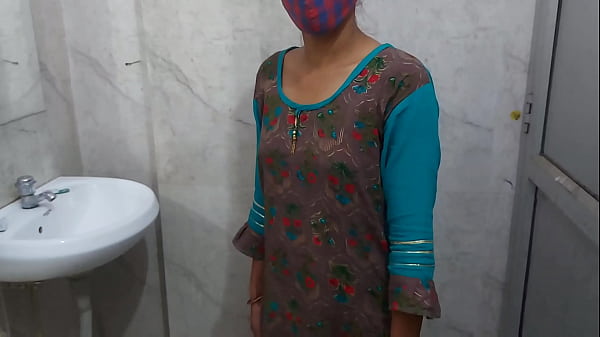 बडी मुश्किल से काम वाली बाई को पटा के चोदा