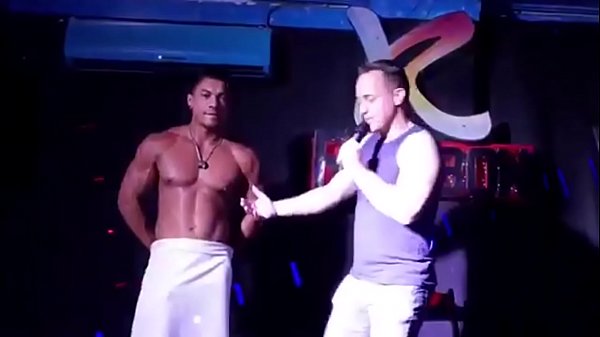 Reveja a participa&ccedil;&atilde;o do stripper Dodo Pitbull  no PapoMix 