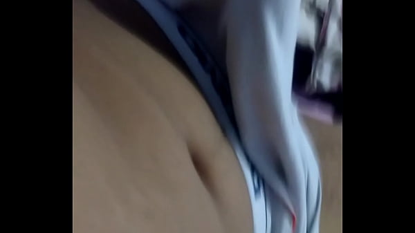 Excitado pra karalho vendo umas peituda  