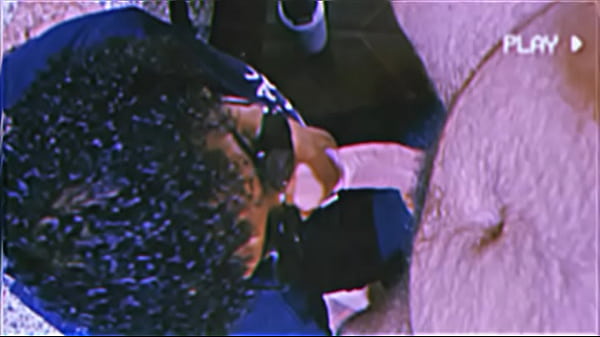 Mamando no meio da festa  