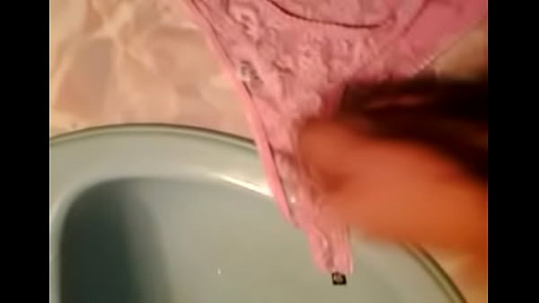 sisters pink pantys (masterbation) plz enjoy