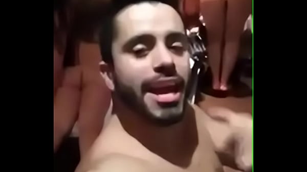 Rico Brasileiro com 20 Putas de Luxo